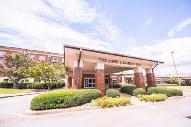 Gallery - Clemson University's James F. Martin Inn
