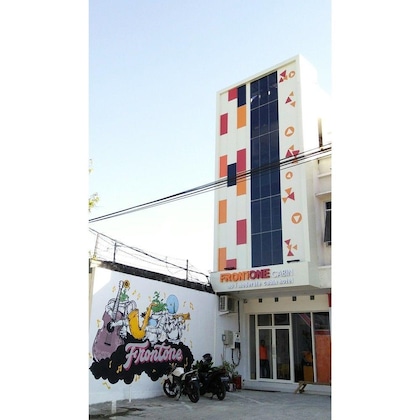 Gallery - Front One Budget Hotel Tirtonadi Solo