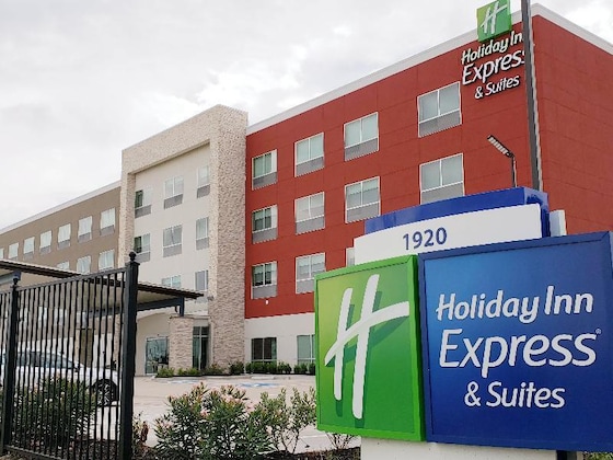 Gallery - Holiday Inn Express & Suites Houston IAH - Belt 8