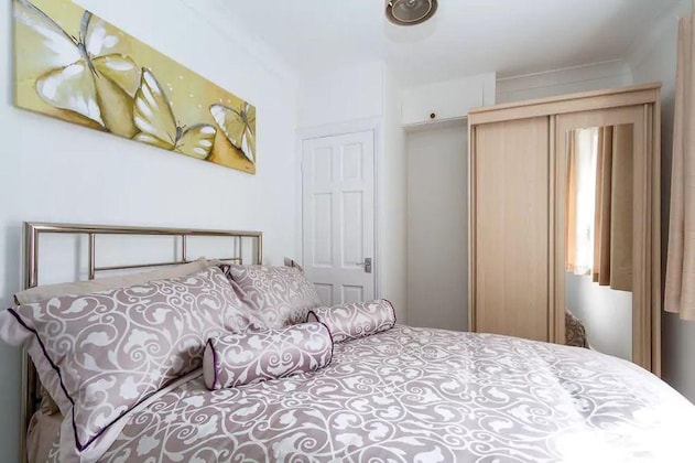 Gallery - Stay In Cardiff Canton St. John's Court Apartment