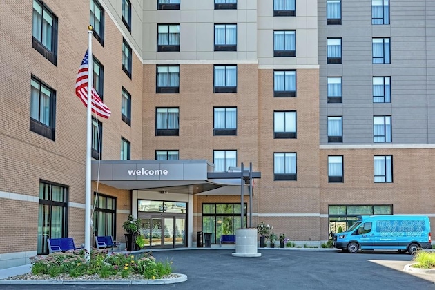 Gallery - Hampton Inn Boston Waltham