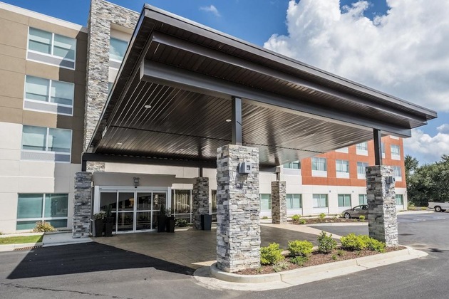 Gallery - Holiday Inn Express & Suites Commerce