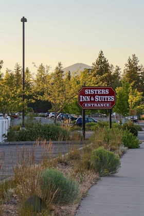 Gallery - Sisters Inn And Suites