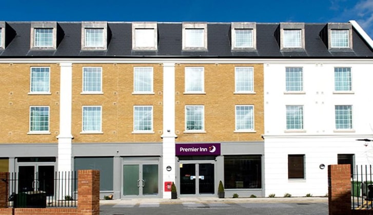 Gallery - Premier Inn Epsom Town Centre