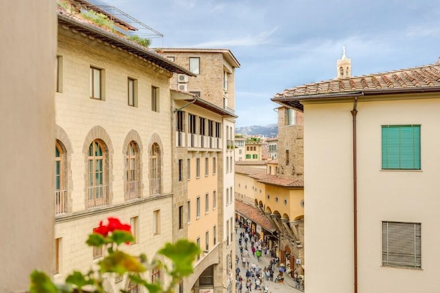 Gallery - Piazza Santa Felicita