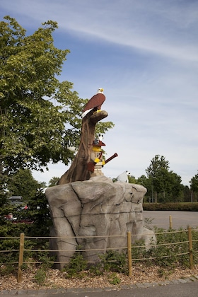 Gallery - Legoland Wild West Cabins