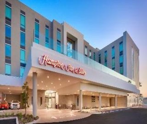 Gallery - Hampton Inn & Suites Anaheim