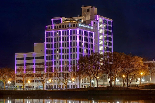 Gallery - Embassy Suites Rockford Riverfront