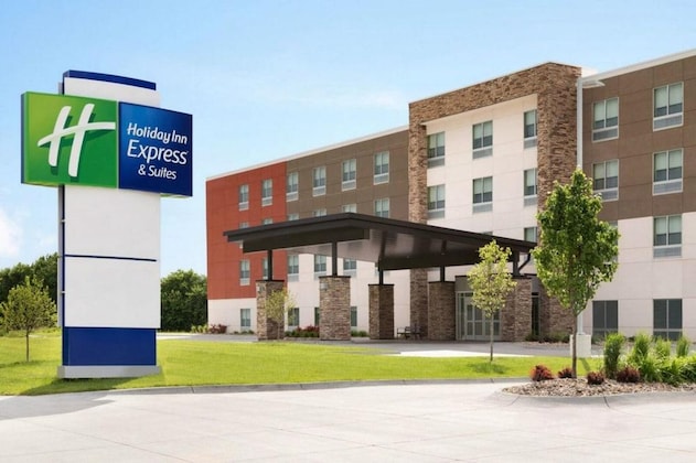 Gallery - Holiday Inn Express & Suites Cedar Springs – Grand Rapids N, An Ihg Hotel