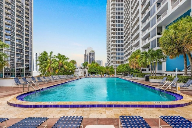 Gallery - Modern Apartments Biscayne Bay