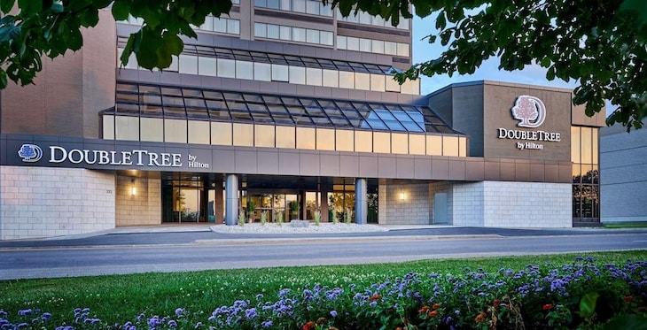Gallery - Doubletree By Hilton Windsor Hotel & Suites