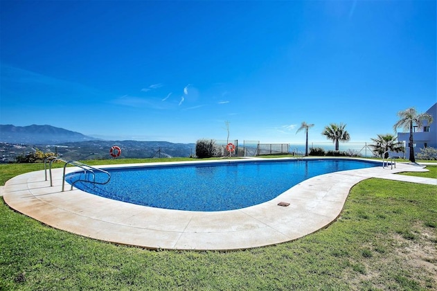 Gallery - Spectacular Golf, Sea And Mountain Views Bt65
