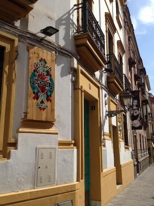 Gallery - Sevilla Kitsch Hostel Art