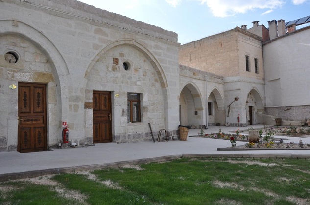 Gallery - Cavusin Cave House