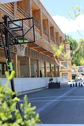 Gallery - Tirol Lodge