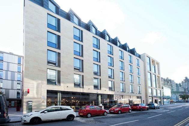 Gallery - Premier Inn Edinburgh City Centre Royal Mile