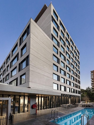 Gallery - Ola Santiago Providencia, Tapestry Collection By Hilton