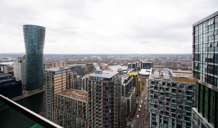 Gallery - Charles Hope Canary Wharf South Quay
