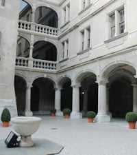 Hotel De Ville