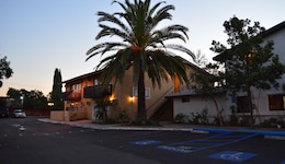 Lemon Tree Hotel & Suites Anaheim