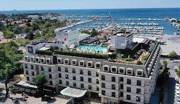 Wyndham Grand Istanbul Kalamis Marina Hotel