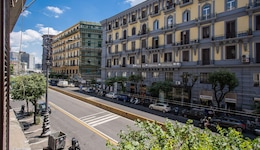 Napoli's Gold Hotel