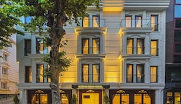 Grand Naki Hotel