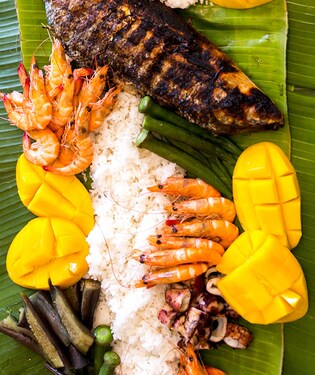 Have a seafood ‘Boodle Fight’