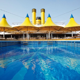 Swimming Pools & Jacuzzis to chill out