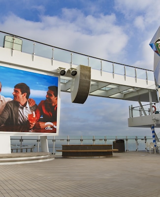 Costa Smerlada outside screens
