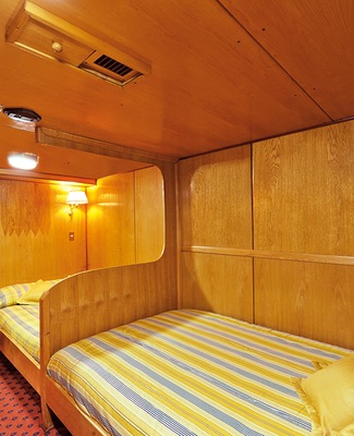 SkorpiosII_Inside_Cabin