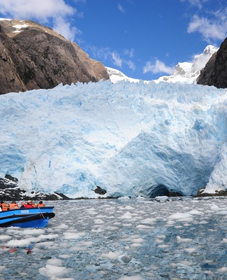 Kawesar_Glacier_Alsina