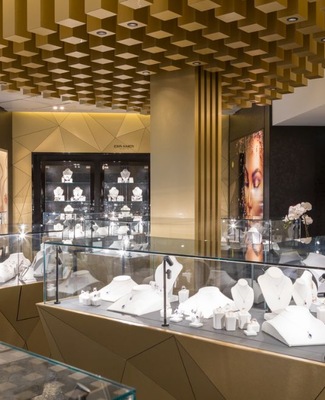 Iona Jewellery shopping