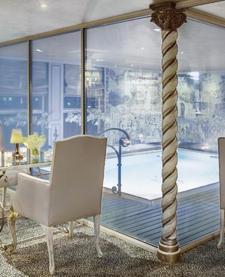 Leopard Lounge