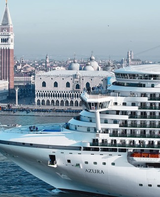 Azura_in_Venice
