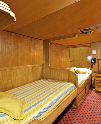 SkorpiosII_Inside_Cabin