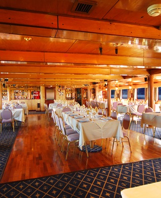 SkorpiosII_dining_room