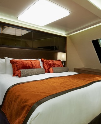 Image Celebrity Reflection 22