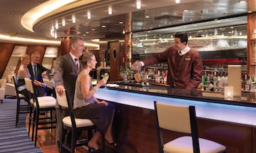 Wide range of Bars & lounges