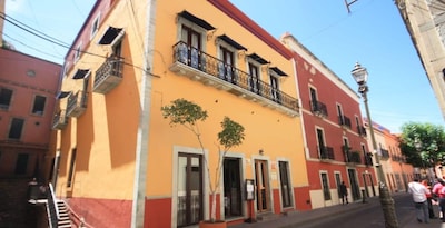 Casona Alonso 10 - Hotelito Mexicano