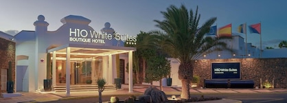 H10 White Suites