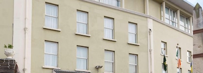 Royal Hotel And Merrill Leisure Club