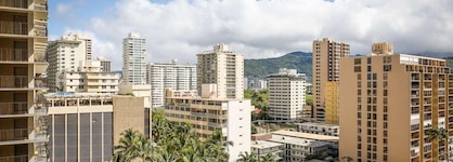 Aston At The Waikiki Banyan