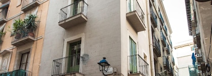 Ainb Born-Damas Apartments
