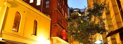 Metro Apartments On Bank Place