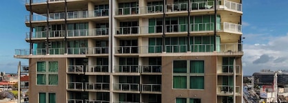 Oaks Adelaide Horizons Suites