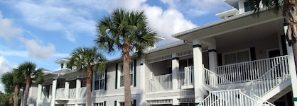 Greenlinks Golf Villas At Lely Resort