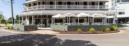 Oaks Metropole Hotel