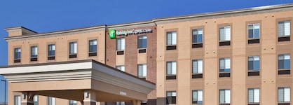 Holiday Inn Express & Suites Airport - Lincoln, An Ihg Hotel