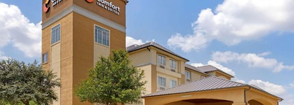 Comfort Inn & Suites Near Six Flags & Medical Center